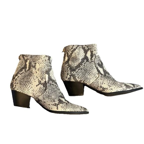 Qupid Booties Snake Skin Black White Block Heel Boots Womens Shoes 7 Pointed Toe - Picture 3 of 9